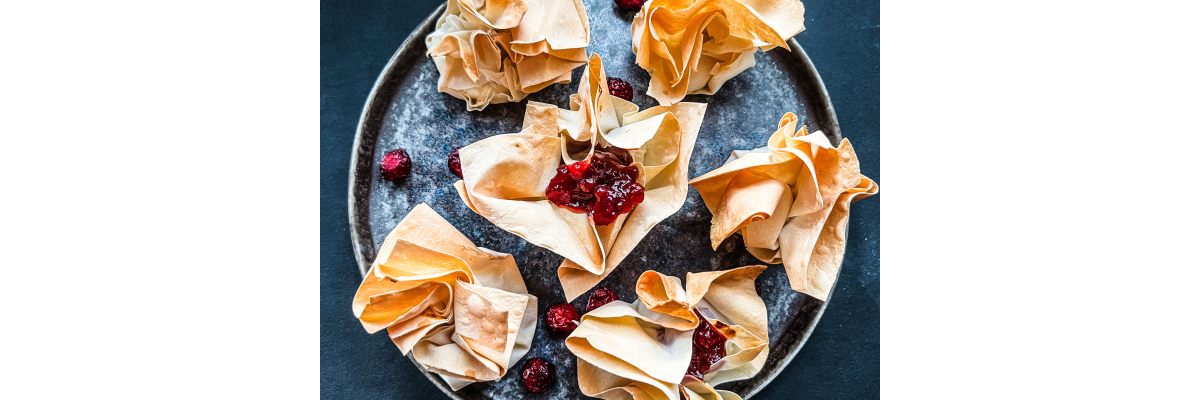 Filo-Küchlein mit Ziegenfrischkäse und Preiselbeer-Marmelade - 