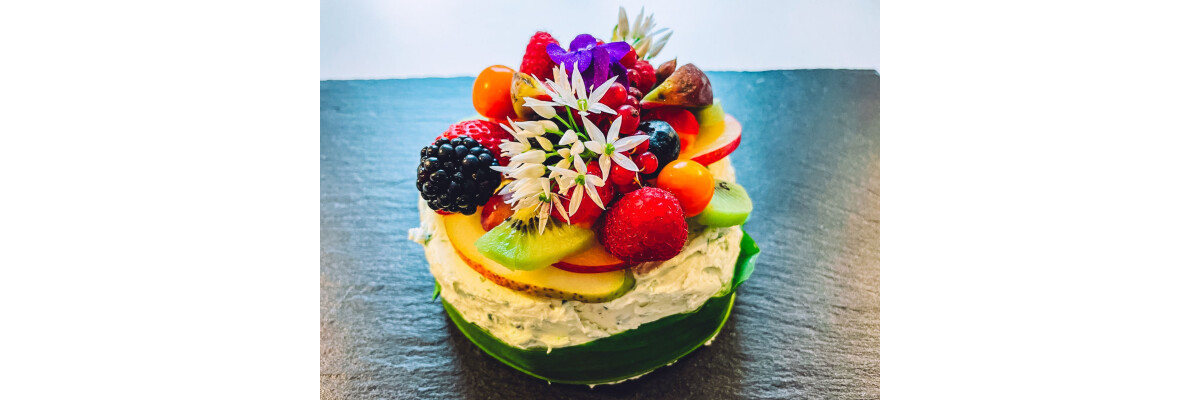 Käsetorte aus Camembert und Früchten - 