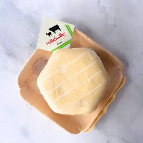 Millefeuilles - geschichteter Weichkäse aus Ziegen-...