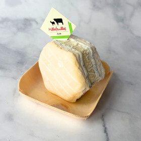 Millefeuilles - geschichteter Weichkäse aus Ziegen-...