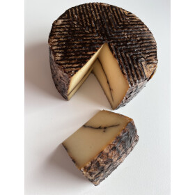 Spanischer Schafkäse mit schwarzem Knoblauch 390 g Laib